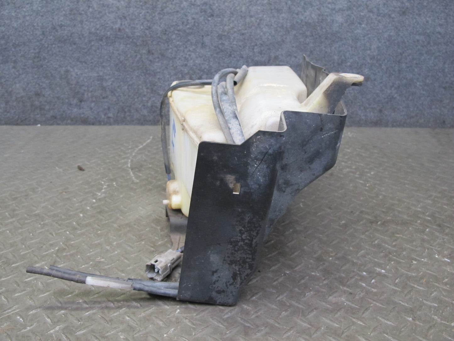1998-2007 Lexus J100L LX470 Windshield Washer Fluid Reservoir Tank Neck Pump