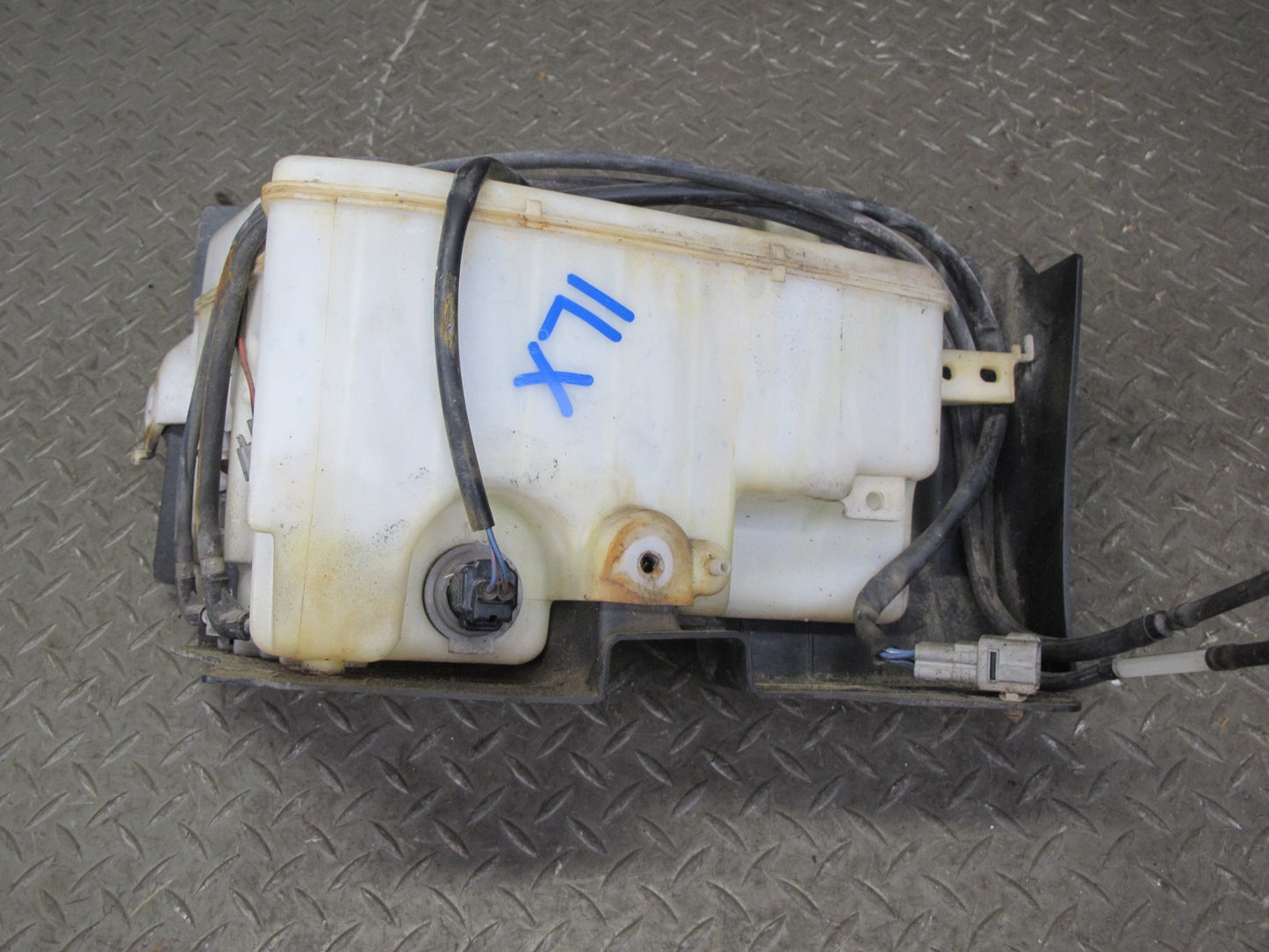 1998-2007 Lexus J100L LX470 Windshield Washer Fluid Reservoir Tank Neck Pump