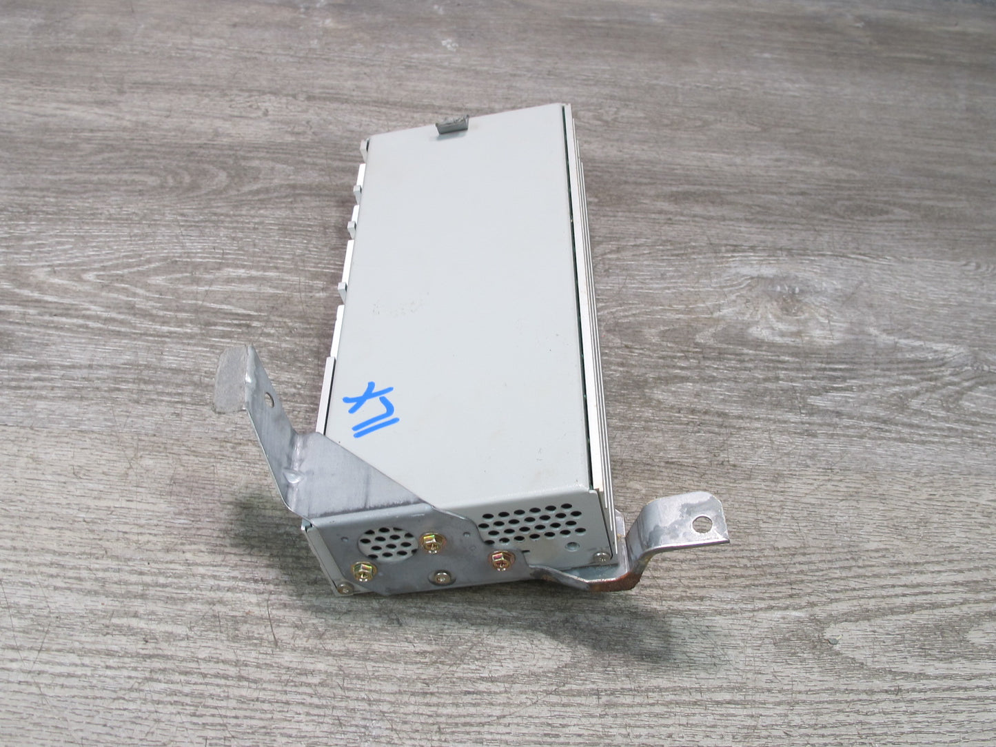 2001-2002 Lexus J100L LX470 Mark Levinson Radio Amplifier AMP 86280-0W053