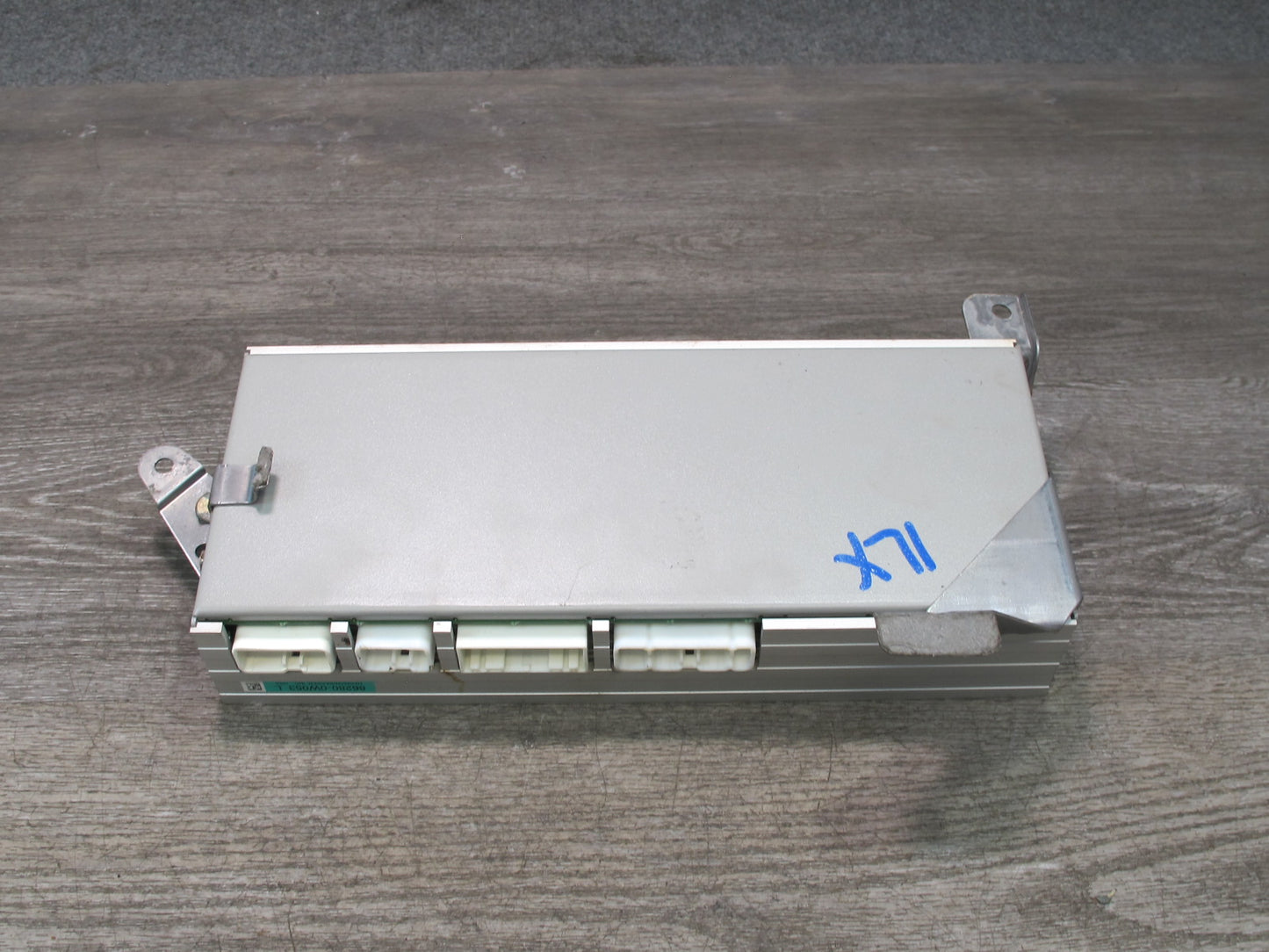 2001-2002 Lexus J100L LX470 Mark Levinson Radio Amplifier AMP 86280-0W053