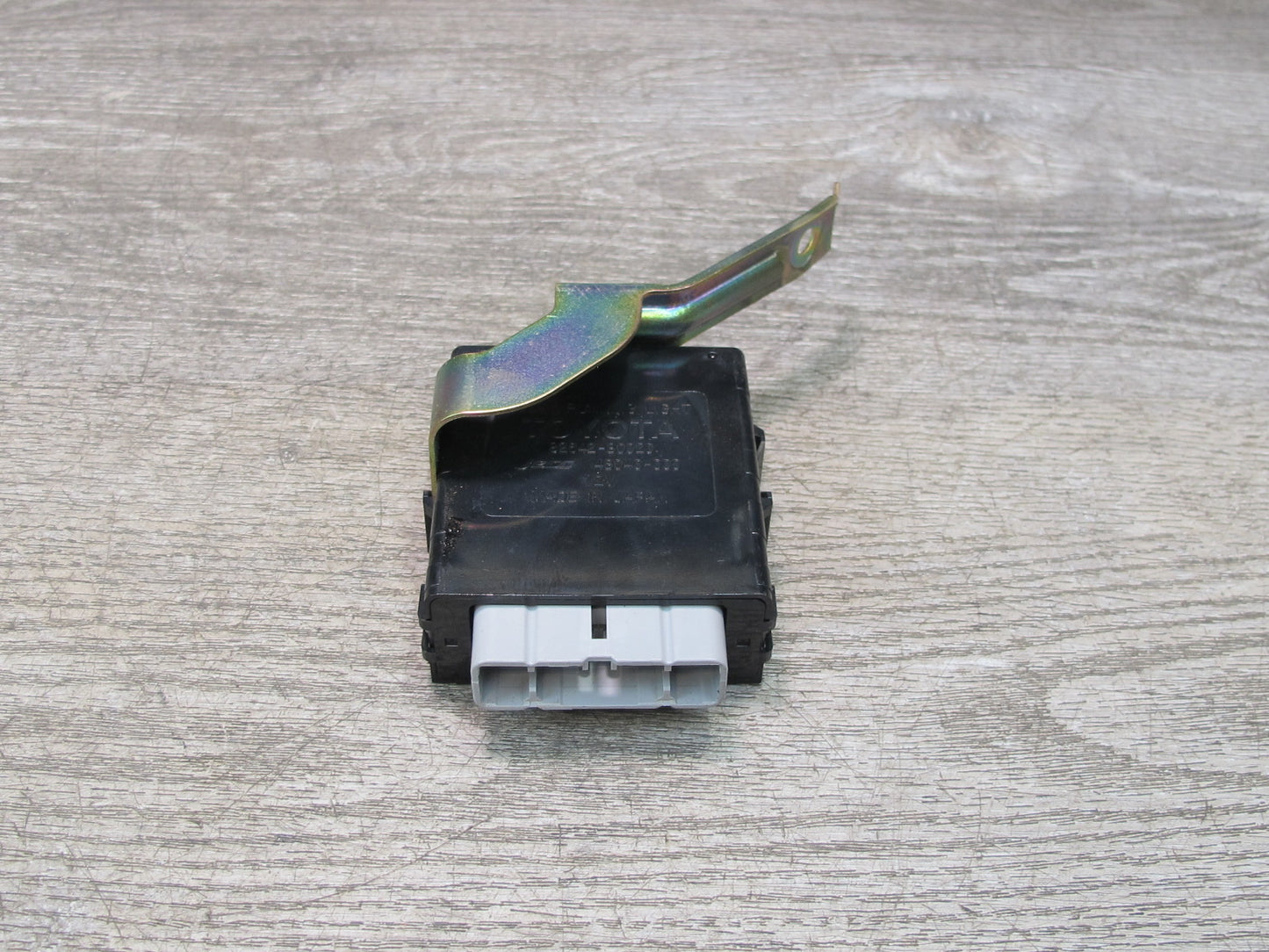 1998-2002 Lexus J100 LX470 Daytime Running Light Control Unit Module 82642-30020