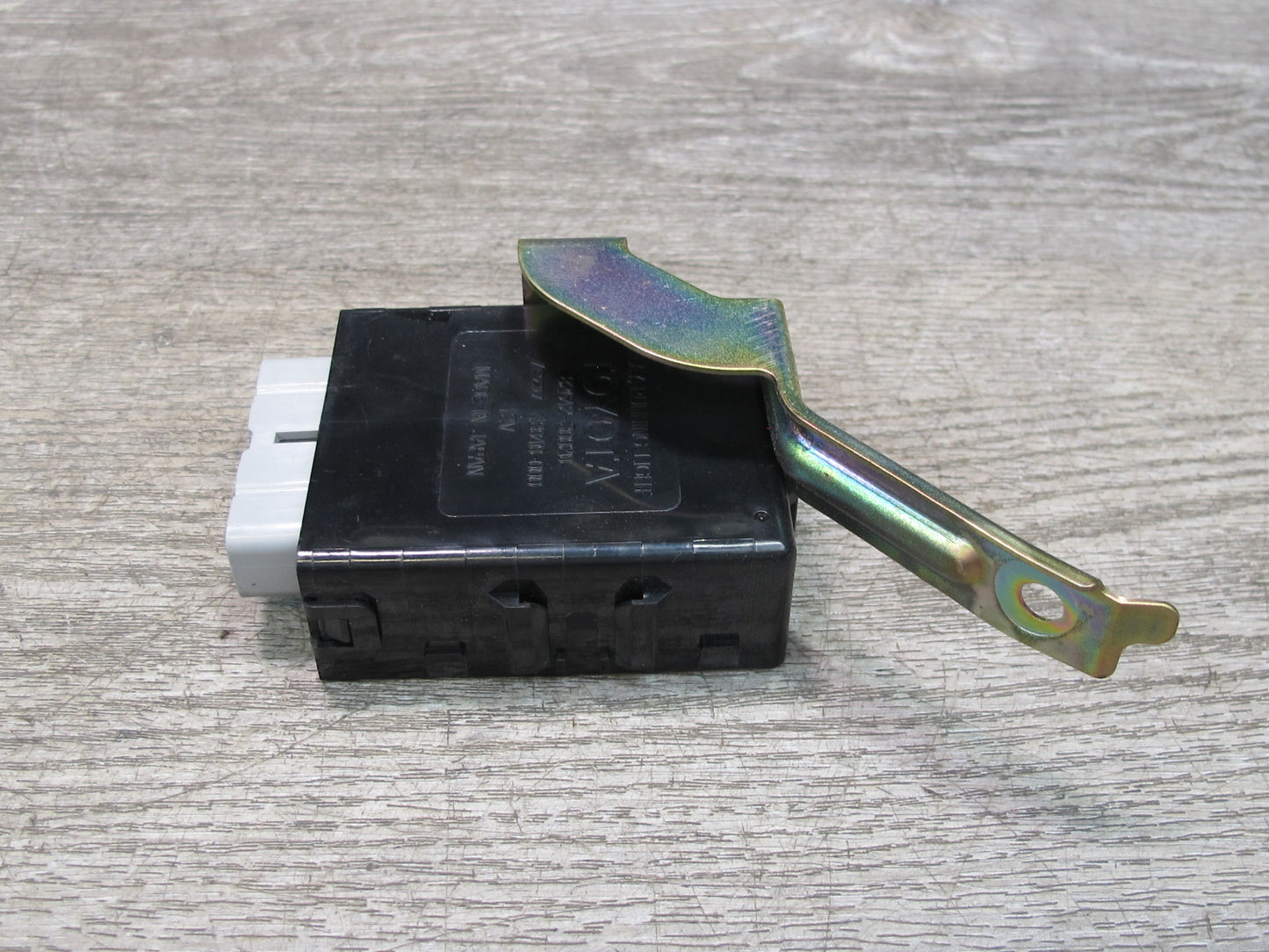 1998-2002 Lexus J100 LX470 Daytime Running Light Control Unit Module 82642-30020