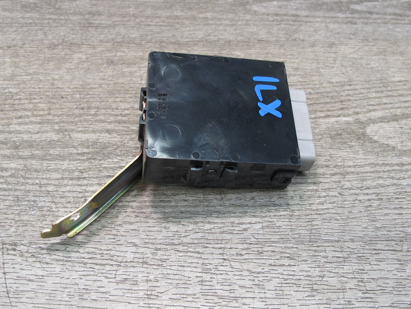 1998-2002 Lexus J100 LX470 Daytime Running Light Control Unit Module 82642-30020