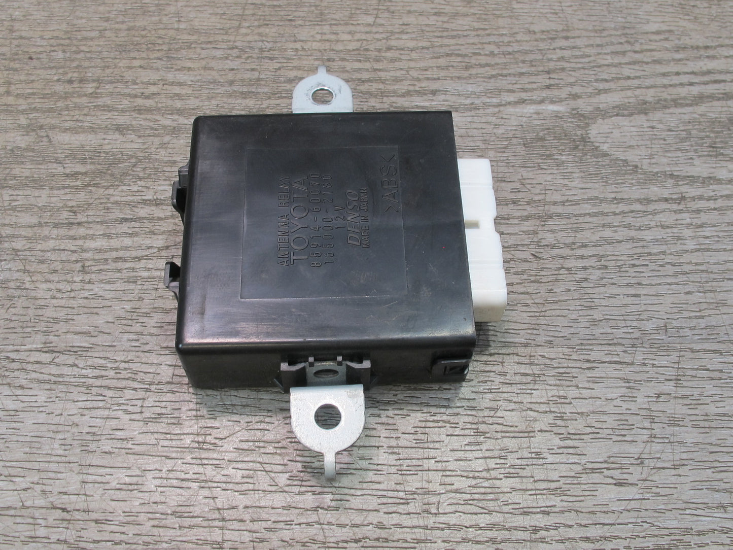 1998-2007 Lexus J100 LX470 Antenna Relay Computer Control Module Unit