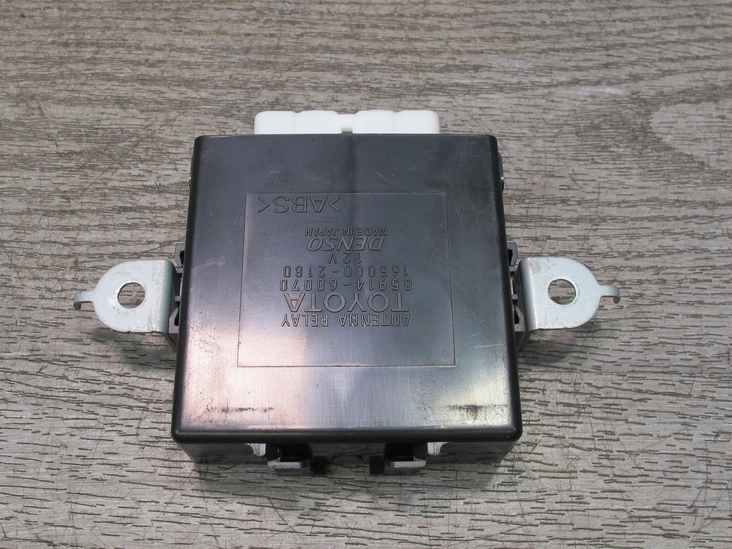 1998-2007 Lexus J100 LX470 Antenna Relay Computer Control Module Unit