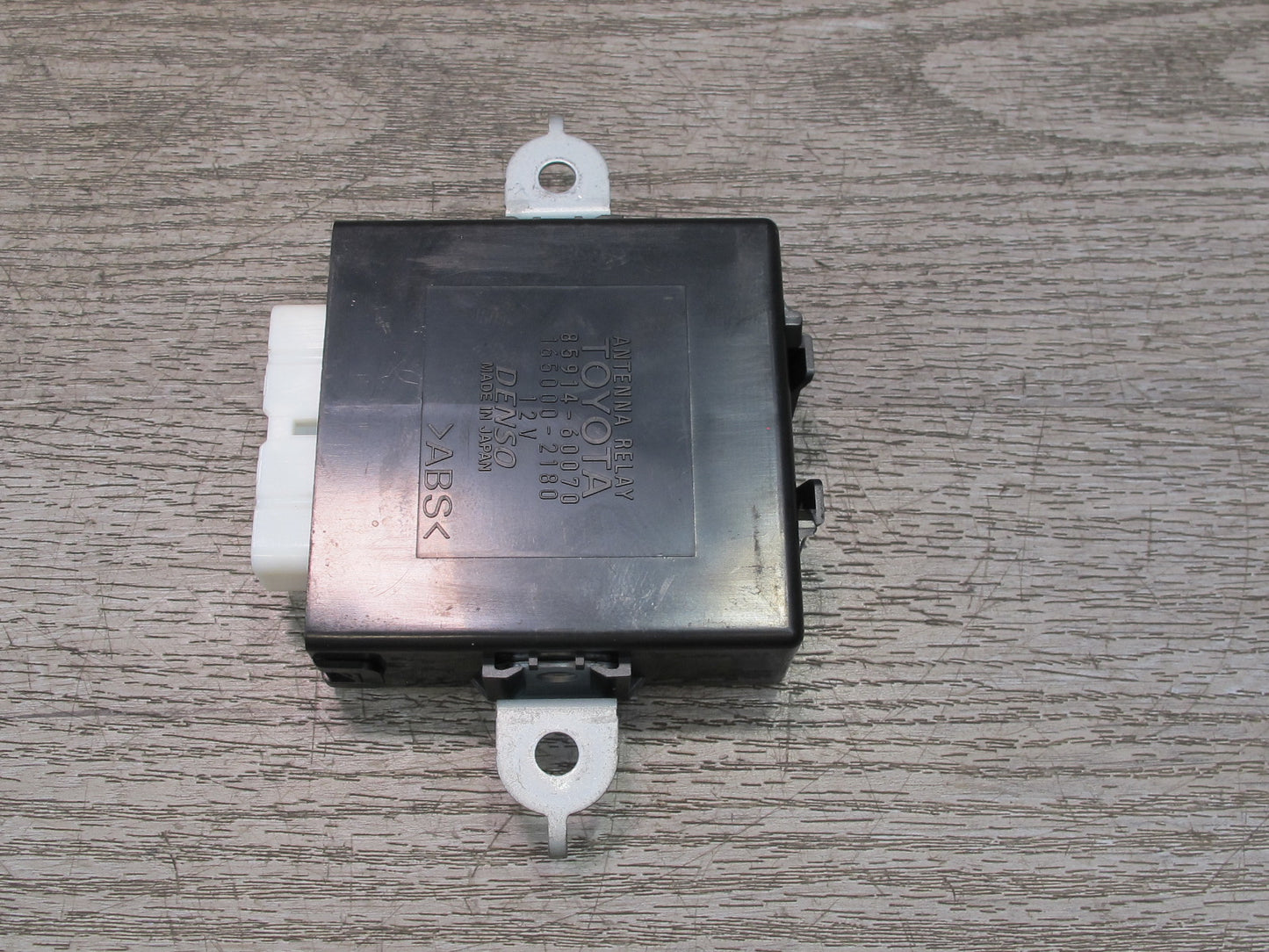 1998-2007 Lexus J100 LX470 Antenna Relay Computer Control Module Unit