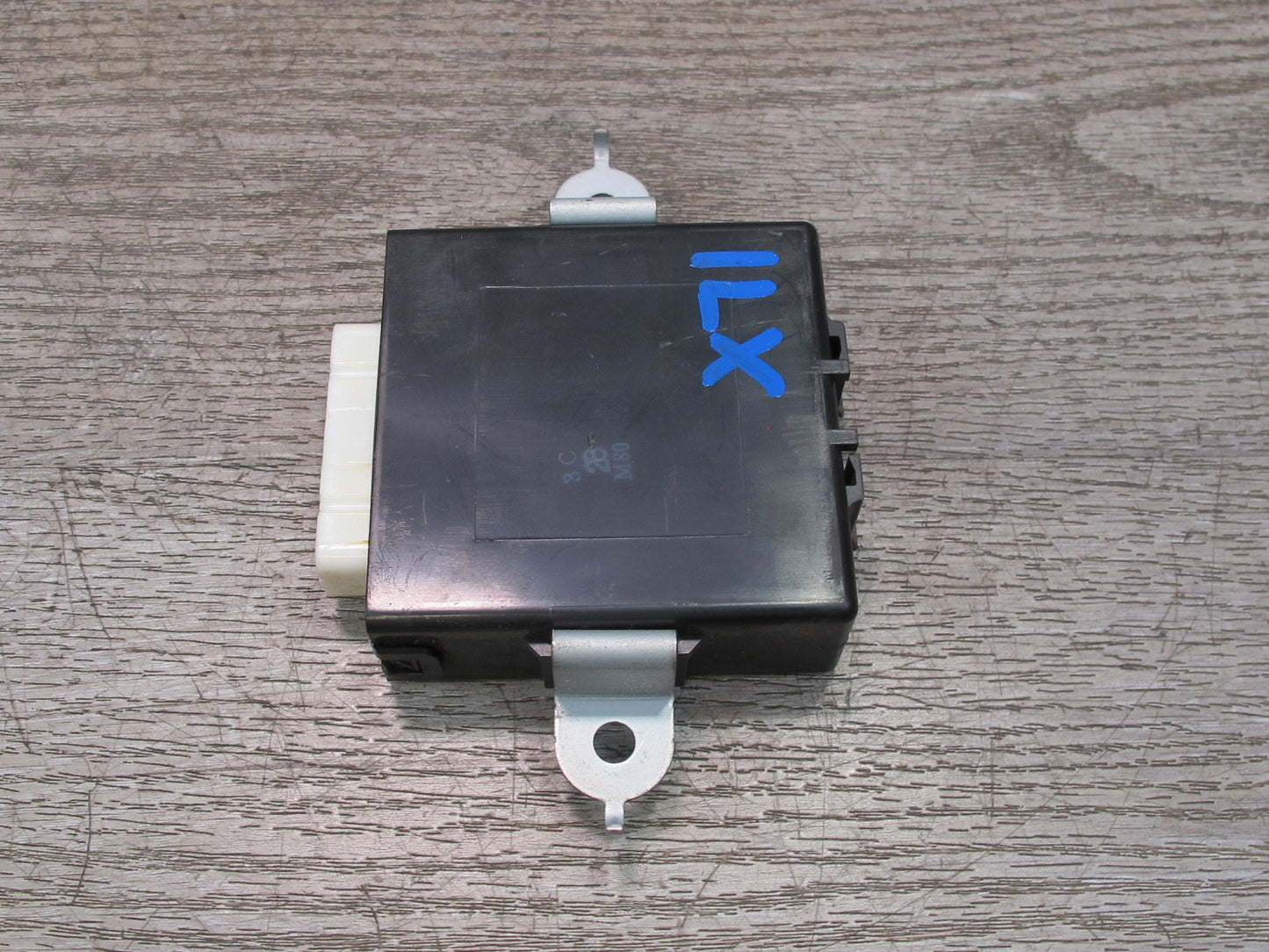 1998-2007 Lexus J100 LX470 Antenna Relay Computer Control Module Unit