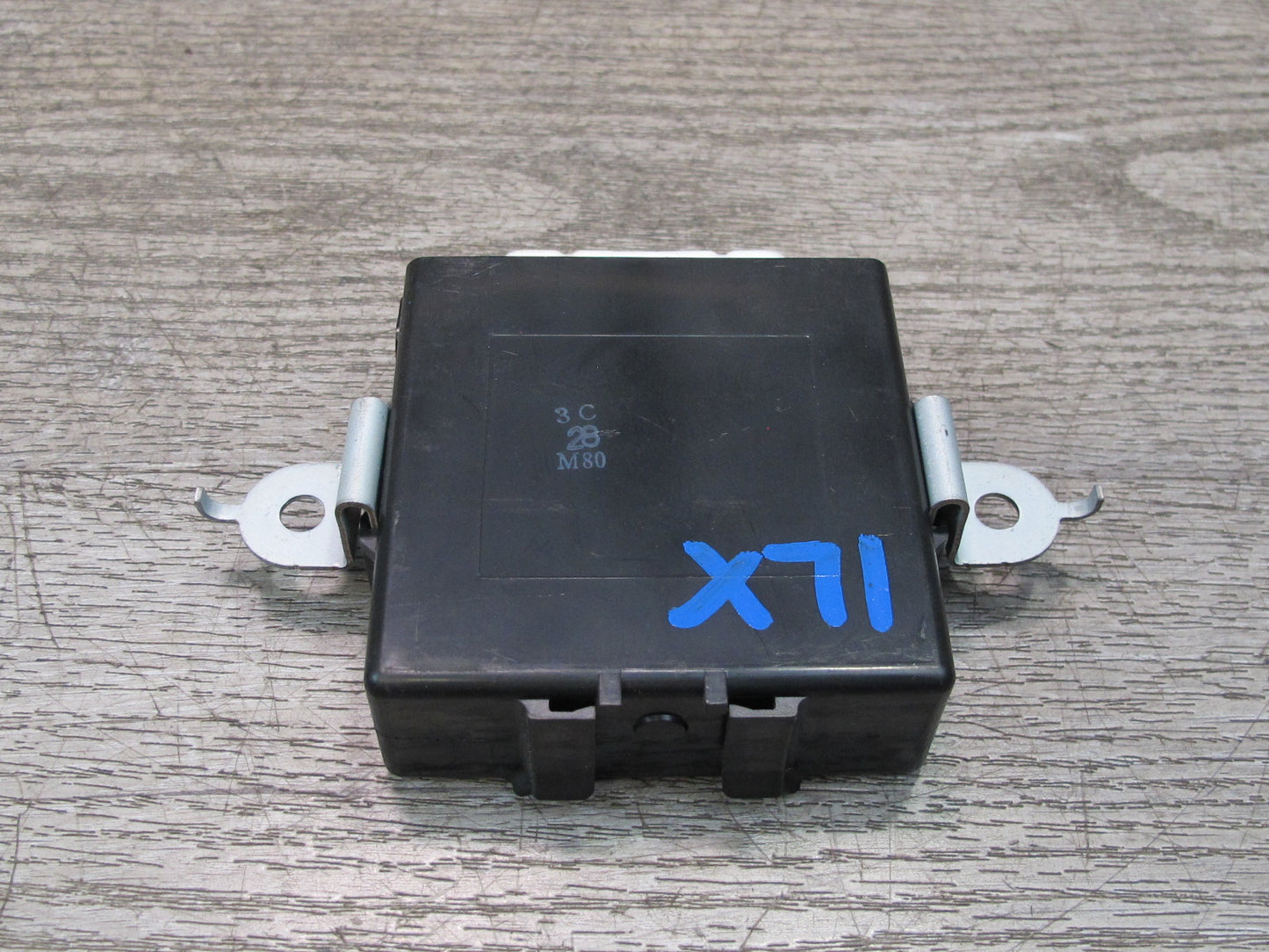 1998-2007 Lexus J100 LX470 Antenna Relay Computer Control Module Unit