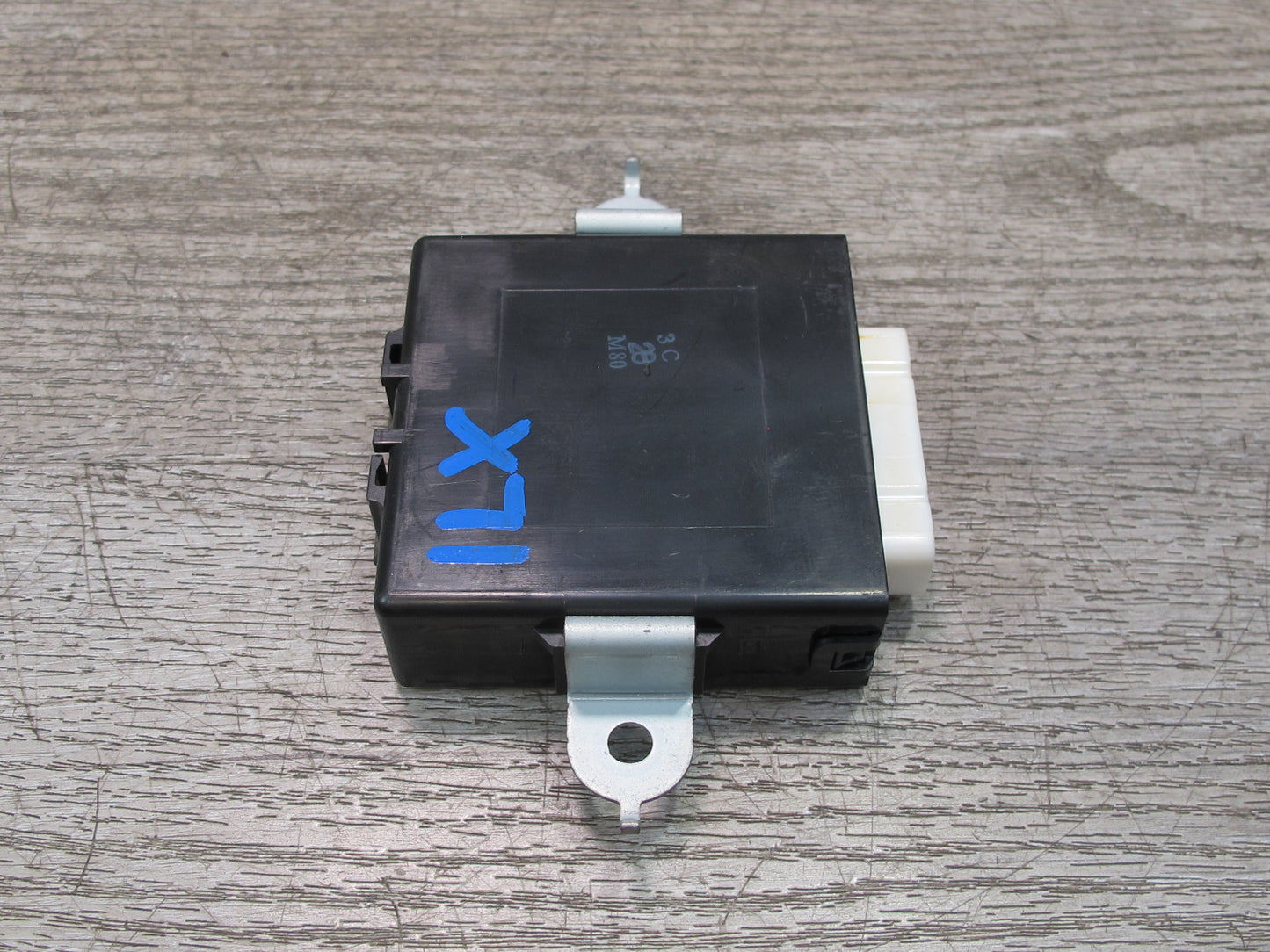 1998-2007 Lexus J100 LX470 Antenna Relay Computer Control Module Unit