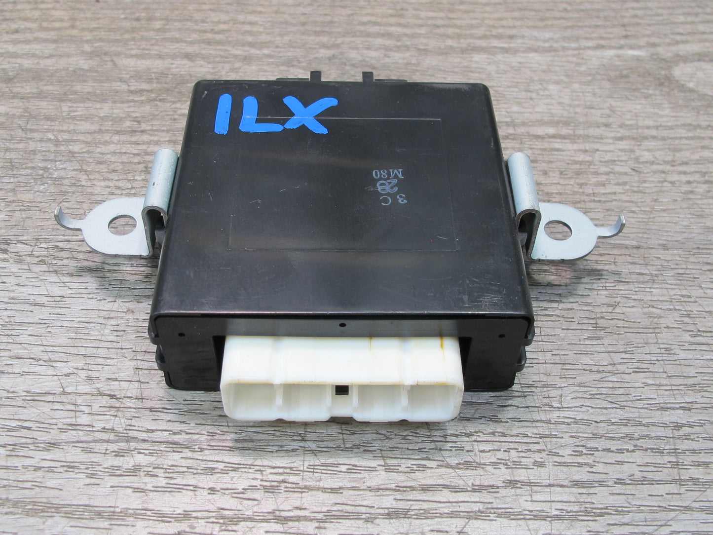 1998-2007 Lexus J100 LX470 Antenna Relay Computer Control Module Unit