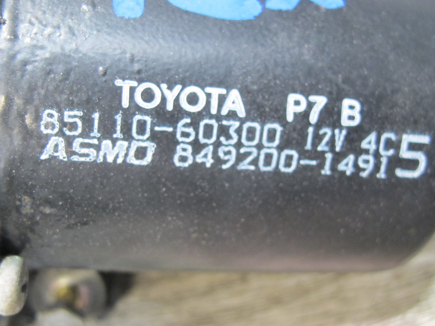 1998-2007 Lexus J100 LX470 Front Windshield Wiper Transmission Motor 85110-60300