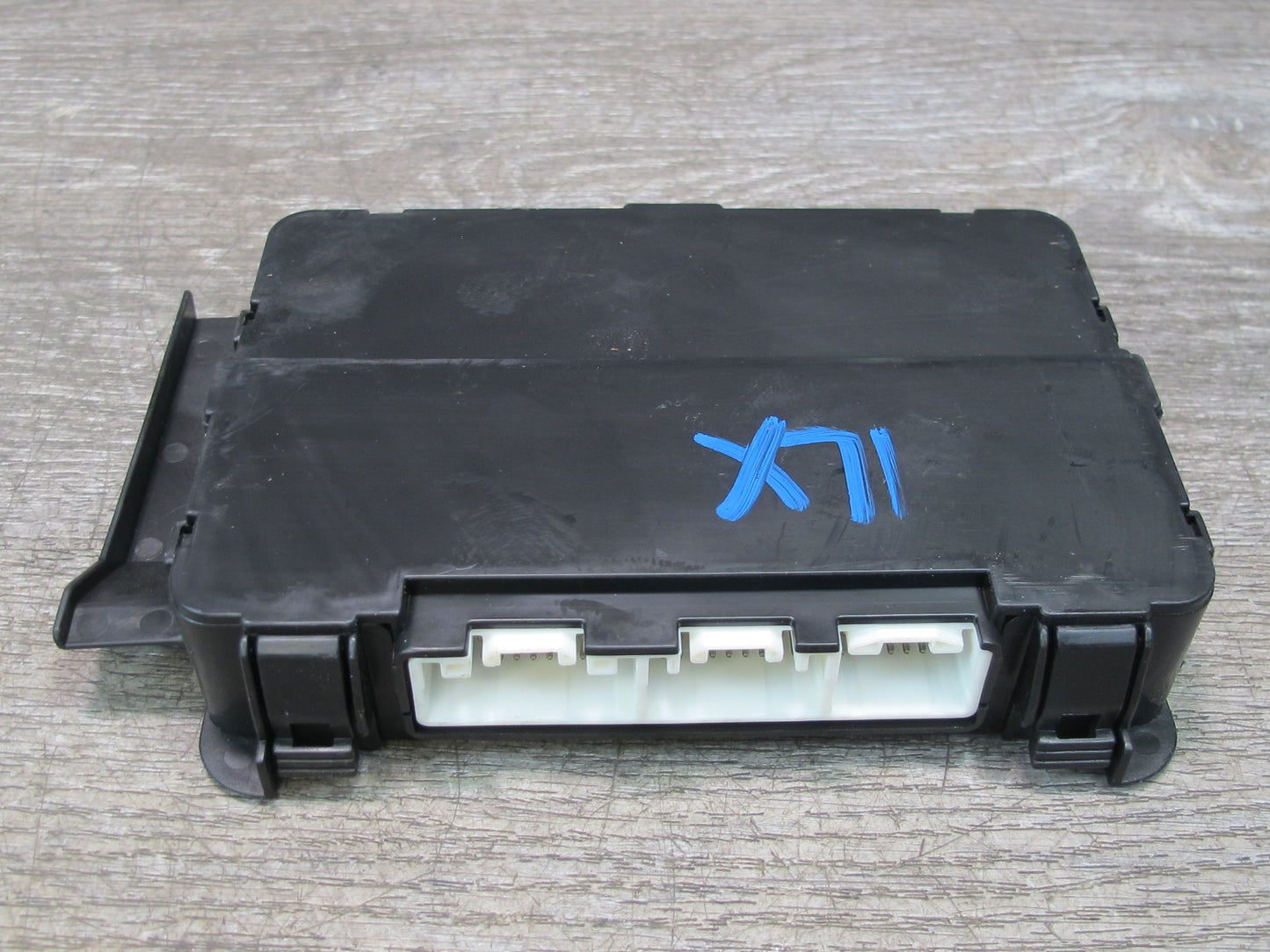 1999-2002 Lexus J100 LX470 Controller Junction Instrument Panel Module