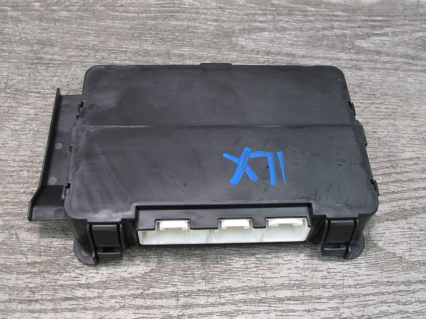 1999-2002 Lexus J100 LX470 Controller Junction Instrument Panel Module