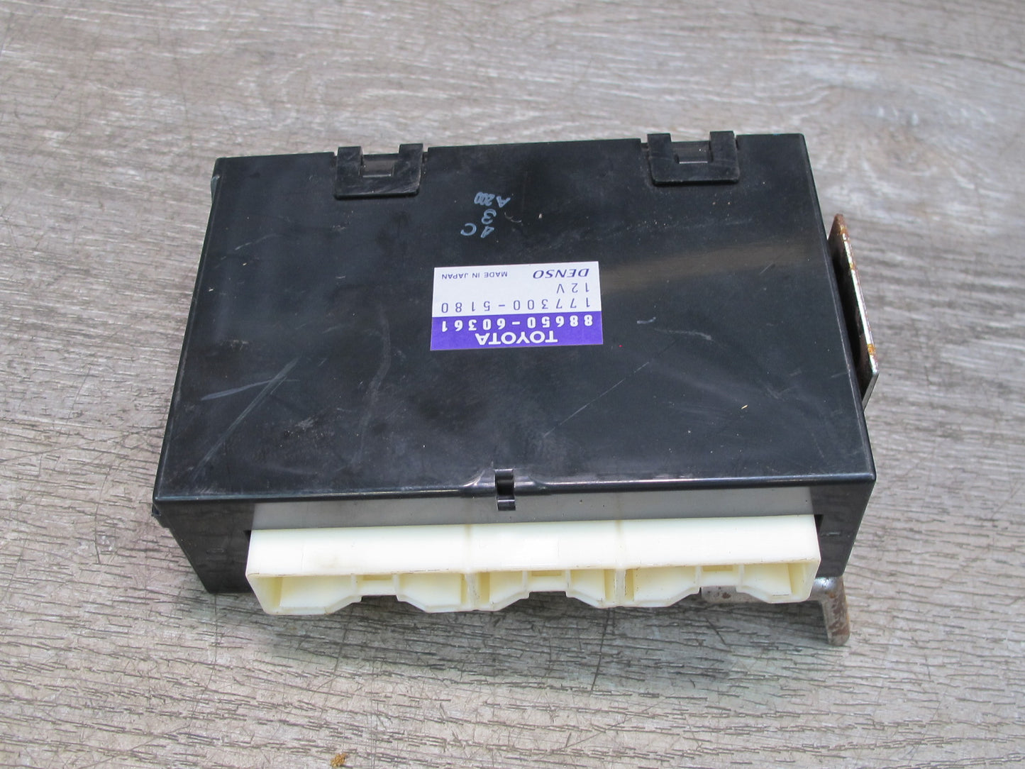 1998-2002 Lexus J100 LX470  Air Conditioner Amplifier Module 88650-60361