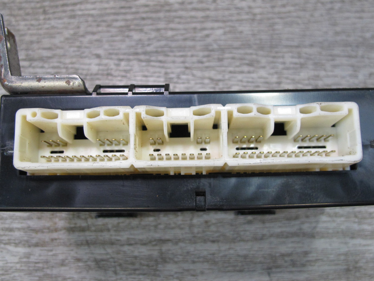 1998-2002 Lexus J100 LX470  Air Conditioner Amplifier Module 88650-60361