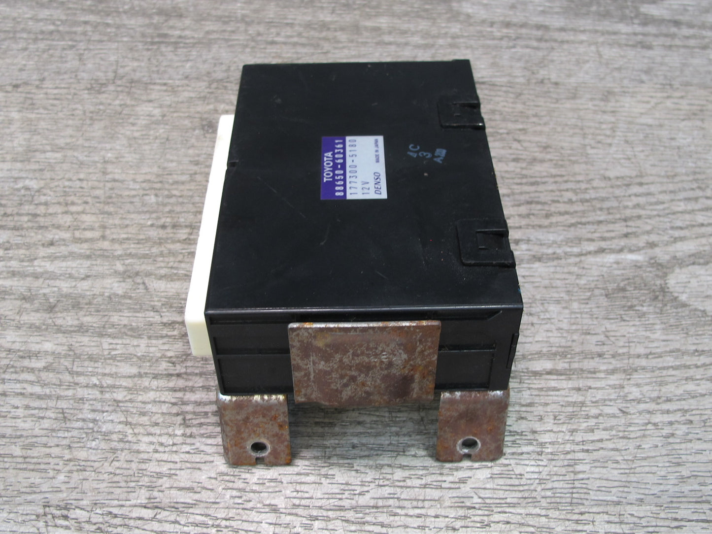 1998-2002 Lexus J100 LX470  Air Conditioner Amplifier Module 88650-60361