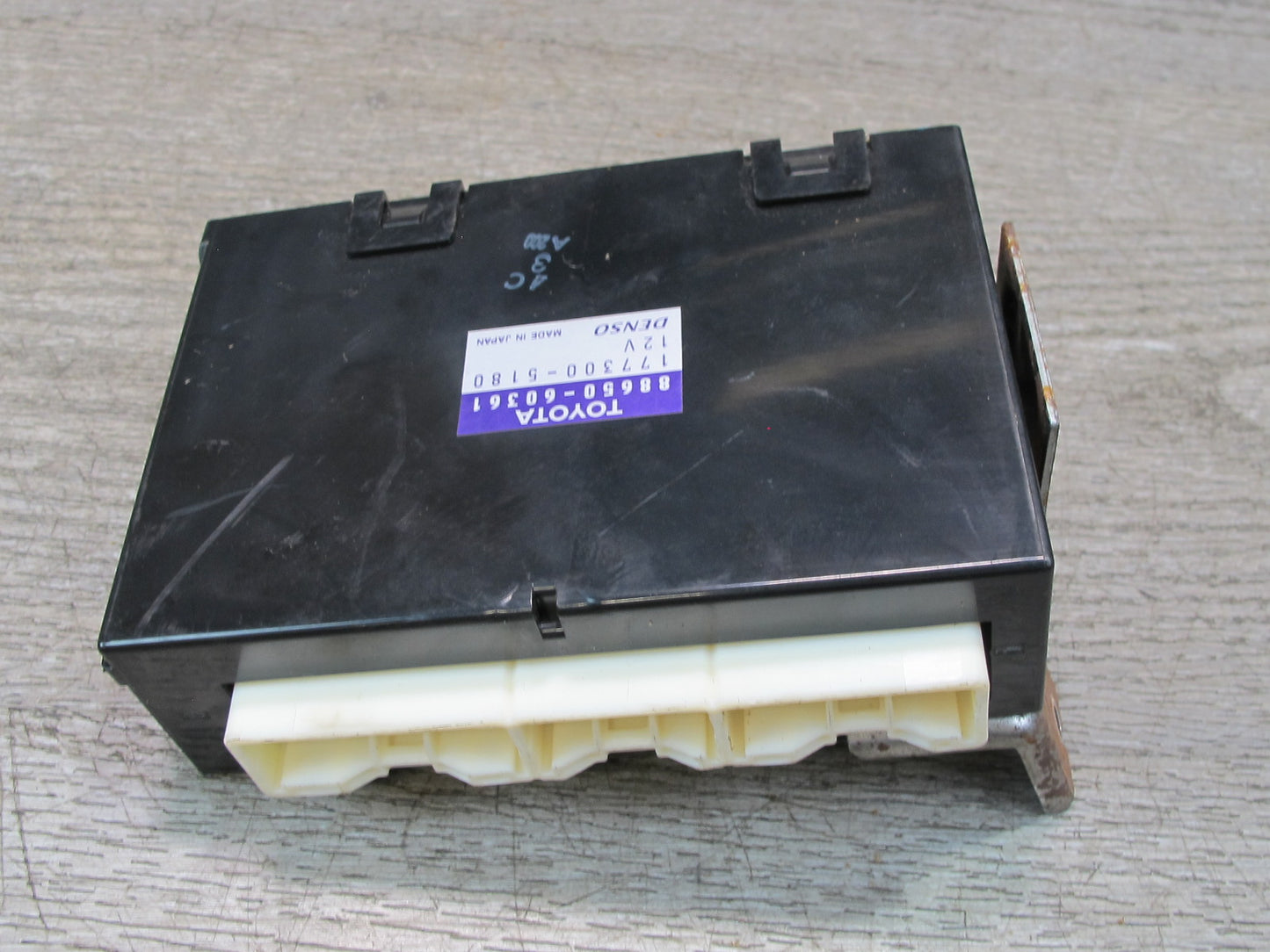 1998-2002 Lexus J100 LX470  Air Conditioner Amplifier Module 88650-60361