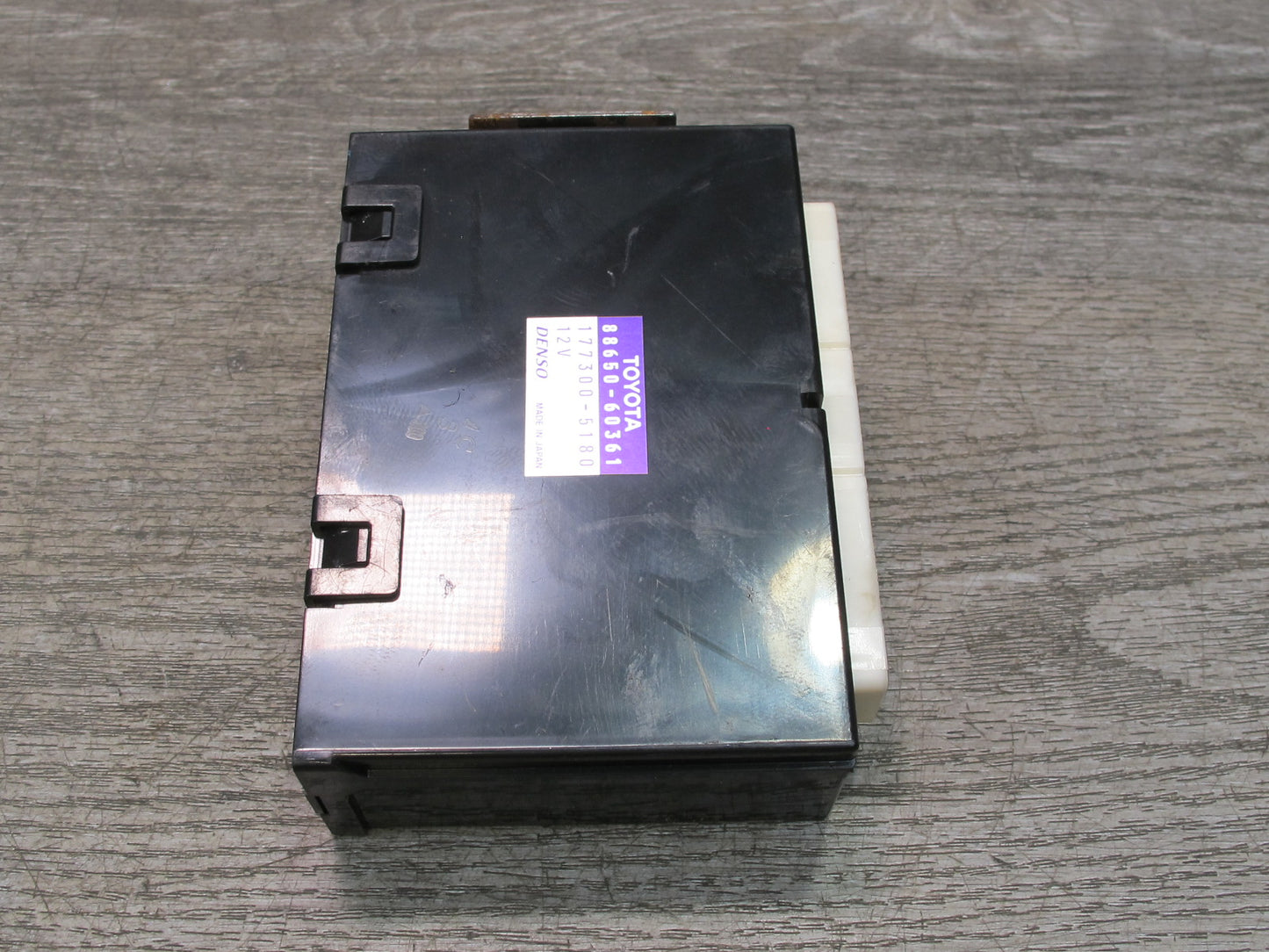 1998-2002 Lexus J100 LX470  Air Conditioner Amplifier Module 88650-60361