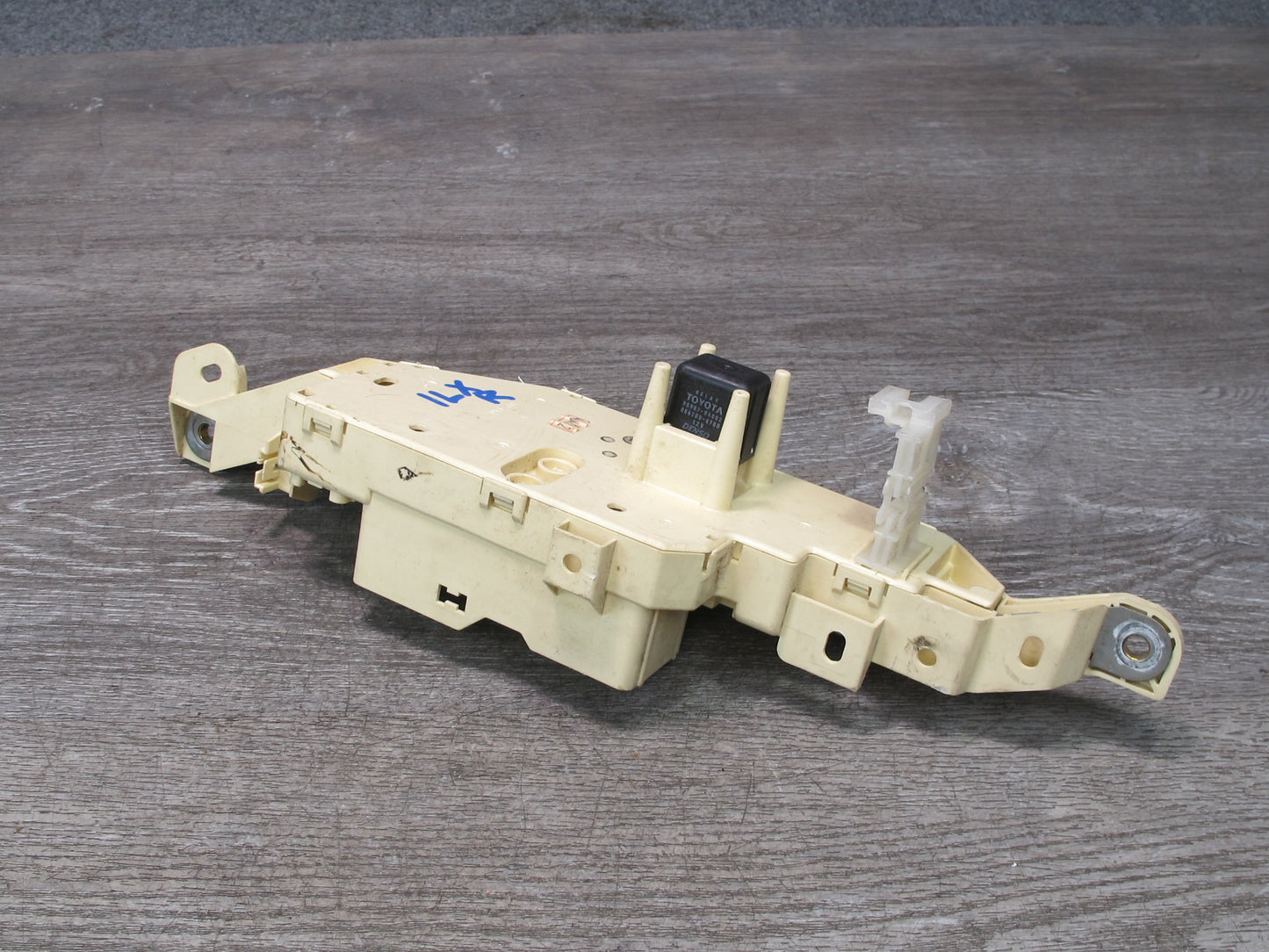 1998-2002 Lexus J100 LX470 Dash Front Right Junction Cabin Fuse Relay Box