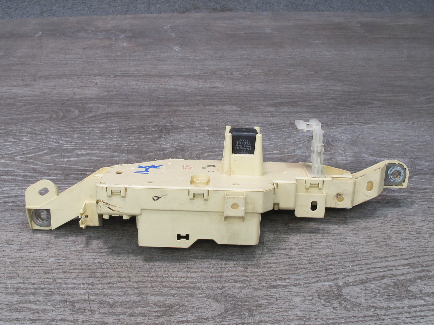 1998-2002 Lexus J100 LX470 Dash Front Right Junction Cabin Fuse Relay Box