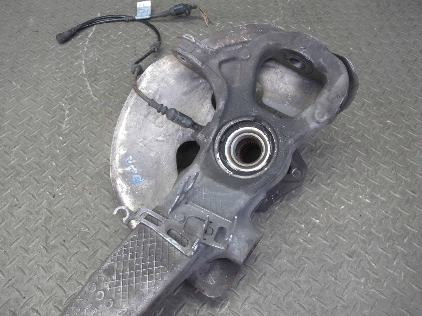 2010-2016 Porsche Panamera 970 RWD Front Right Spindle Knuckle Wheel Hub Bearing