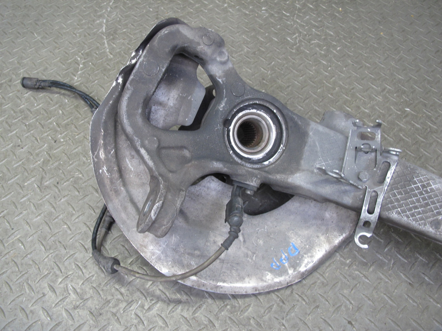2010-2016 Porsche Panamera 970 RWD Front Right Spindle Knuckle Wheel Hub Bearing