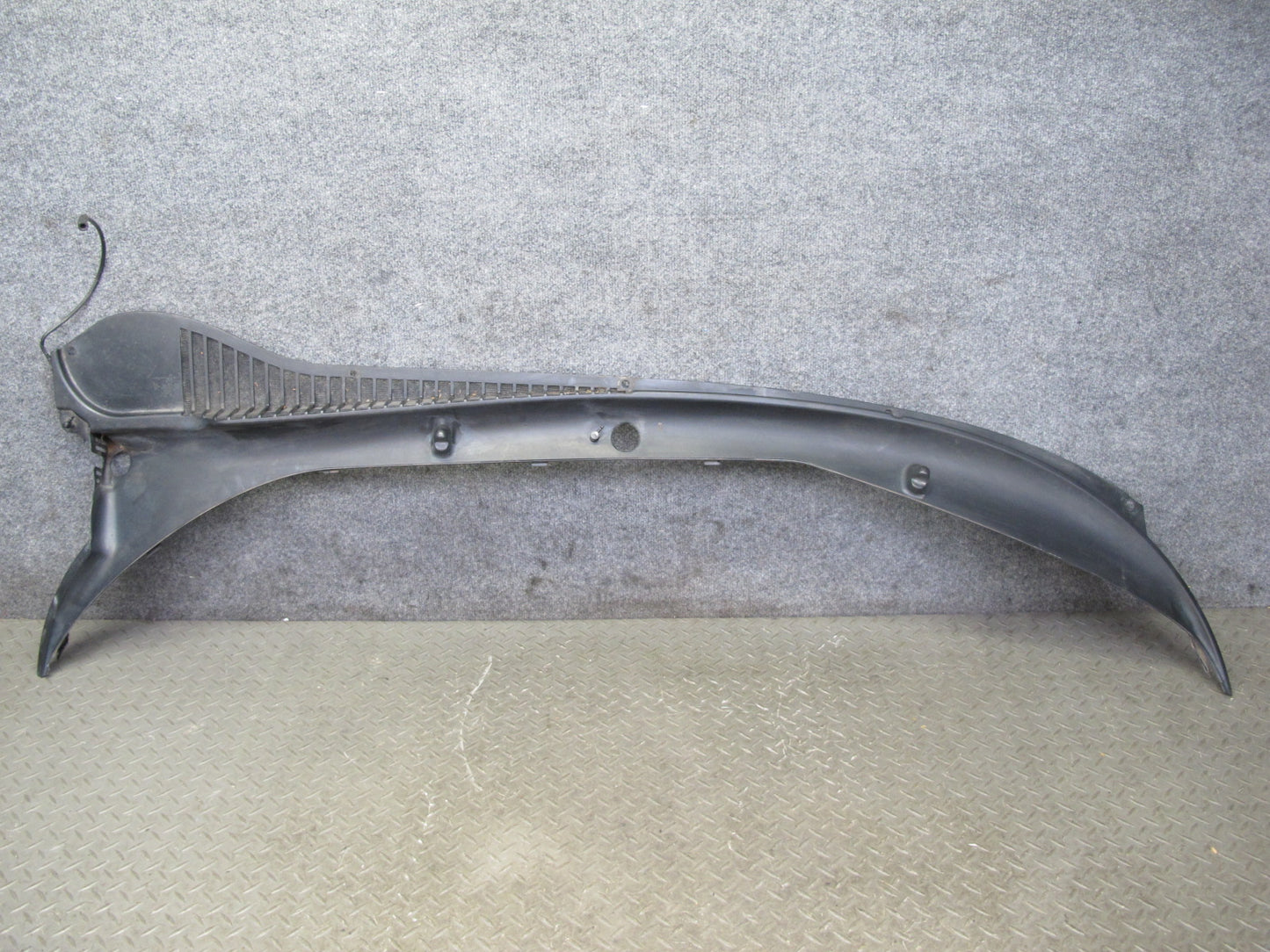 97-04 Chevrolet Corvette C5 Windshield Wiper Cowl Trim Panel 10270322 OEM