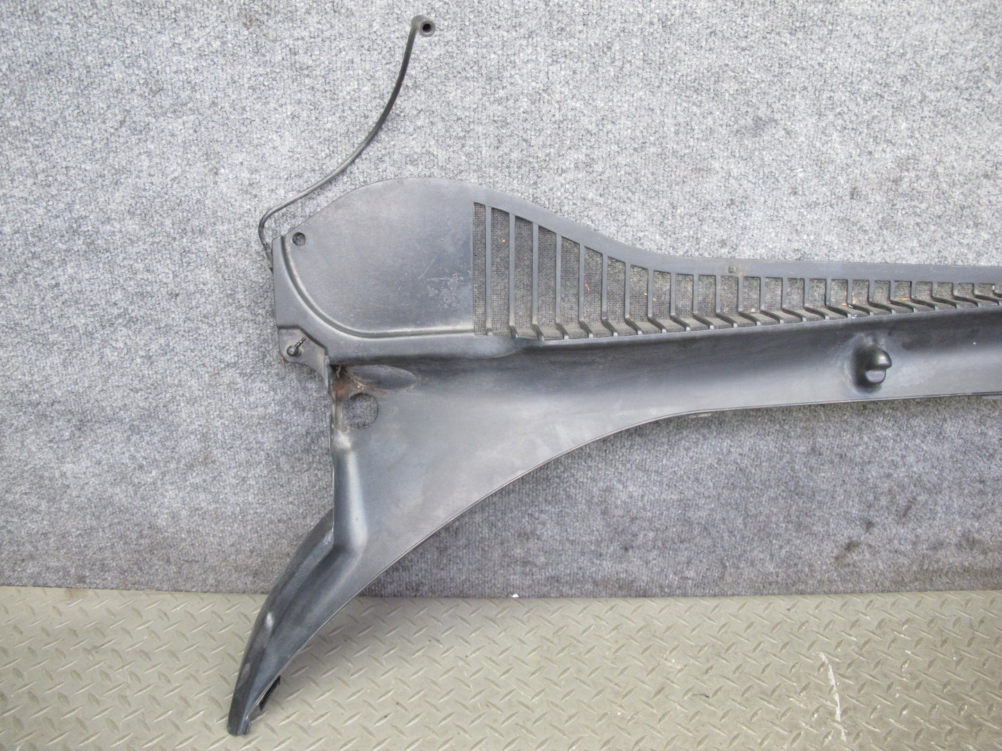 97-04 Chevrolet Corvette C5 Windshield Wiper Cowl Trim Panel 10270322 OEM