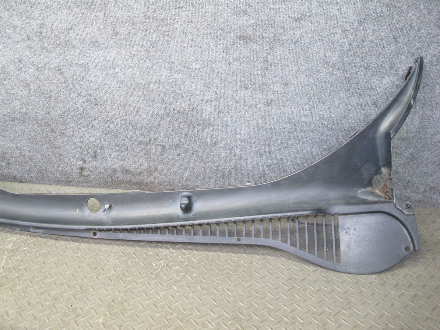 97-04 Chevrolet Corvette C5 Windshield Wiper Cowl Trim Panel 10270322 OEM