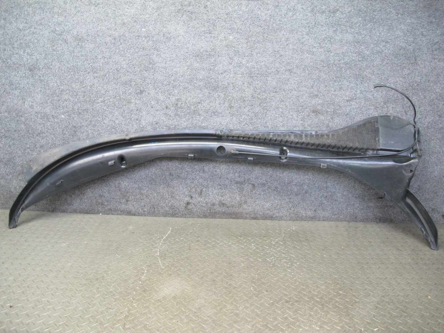 97-04 Chevrolet Corvette C5 Windshield Wiper Cowl Trim Panel 10270322 OEM