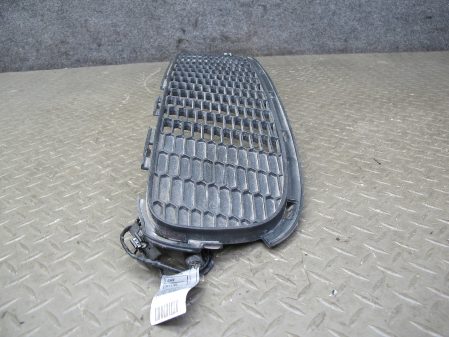 07-10 Mini Cooper S JCW R55 R56 R57 Front Bumper Lower Grille 2751286 OEM