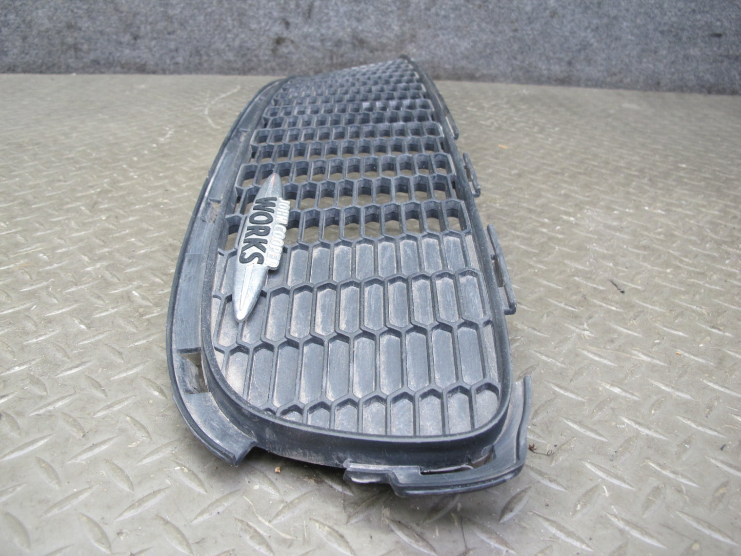 07-10 Mini Cooper S JCW R55 R56 R57 Front Bumper Lower Grille 2751286 OEM