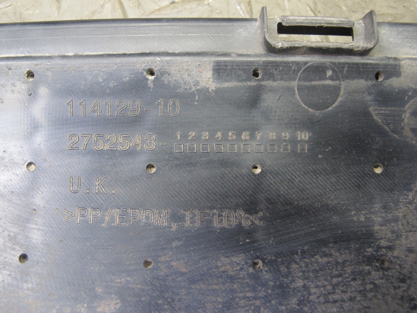 07-10 Mini Cooper S JCW R55 R56 R57 Rear Bumper Center Trim Grille 2752543 OEM