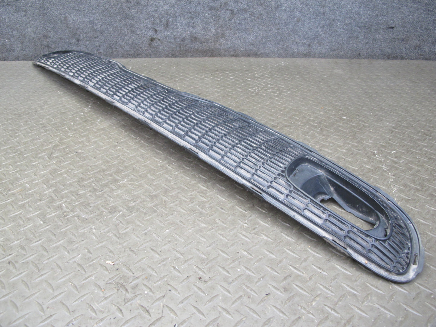 07-10 Mini Cooper S JCW R55 R56 R57 Rear Bumper Center Trim Grille 2752543 OEM