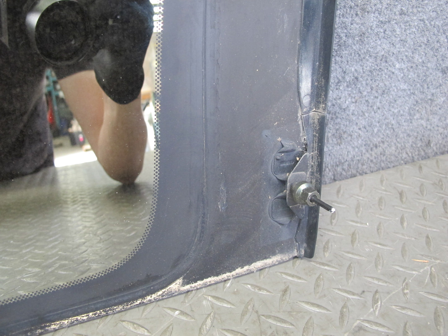 2000-2002 Lexus J100 LX470 Rear Left Driver Side Quarter Glass Window