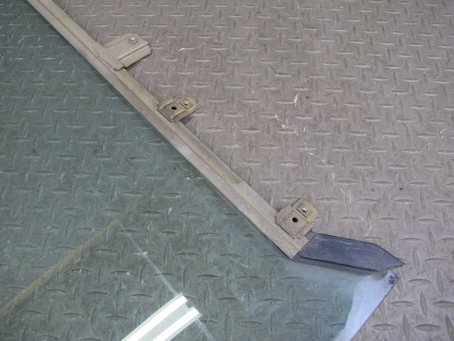 73-89 Mercedes R107 Convertible Front Right Passenger Door Glass Window OEM