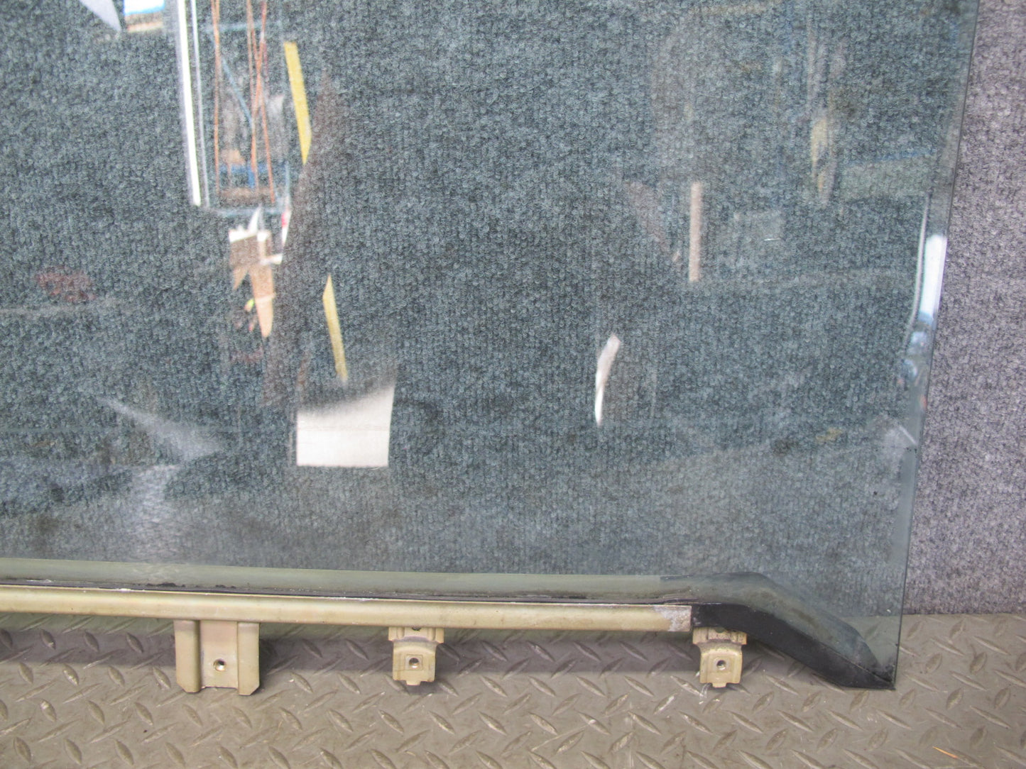 73-89 Mercedes R107 Convertible Front Right Passenger Door Glass Window OEM