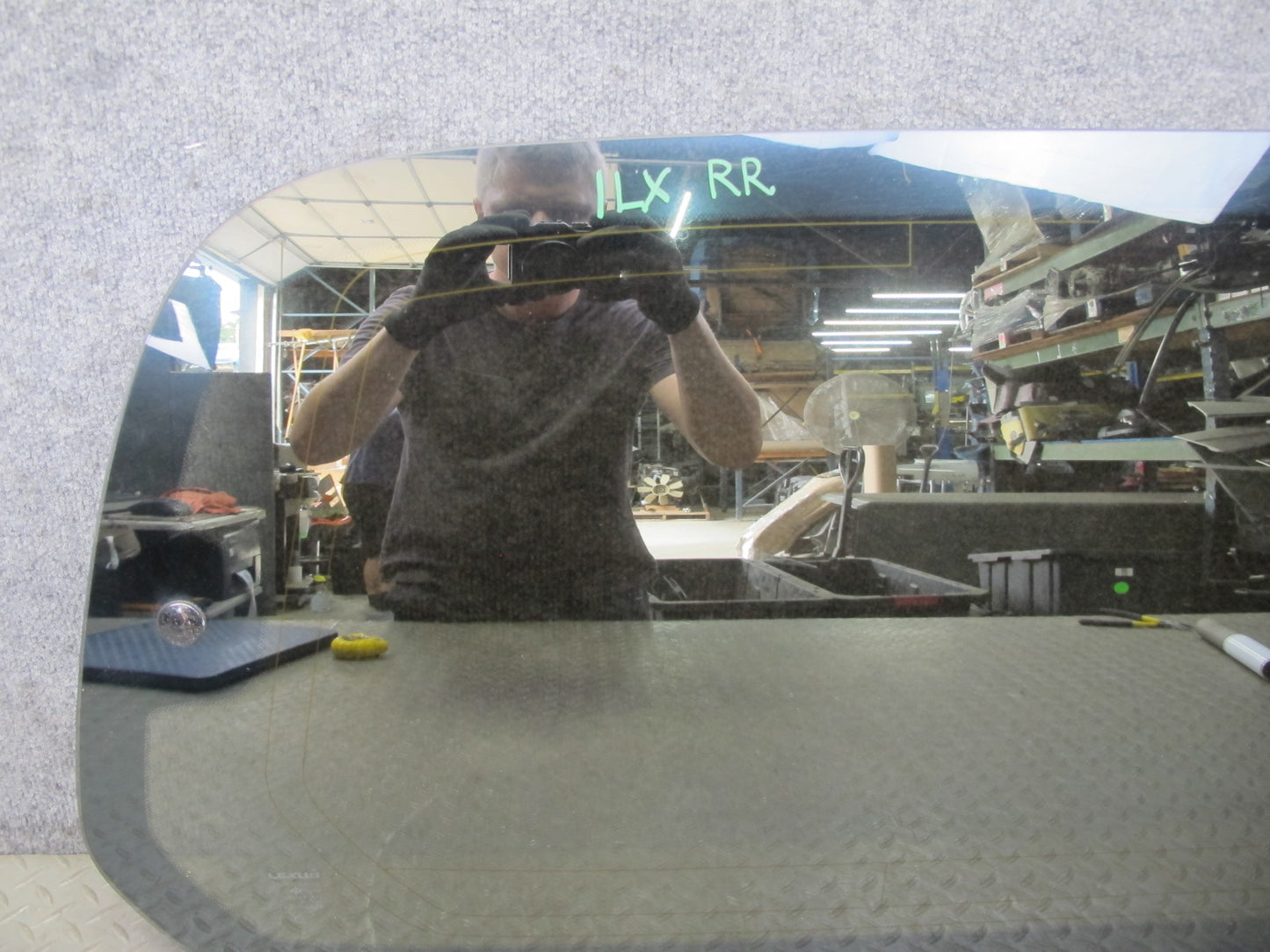 2000-2002 Lexus J100 LX470 Rear Right Pass Side Quarter Glass Window