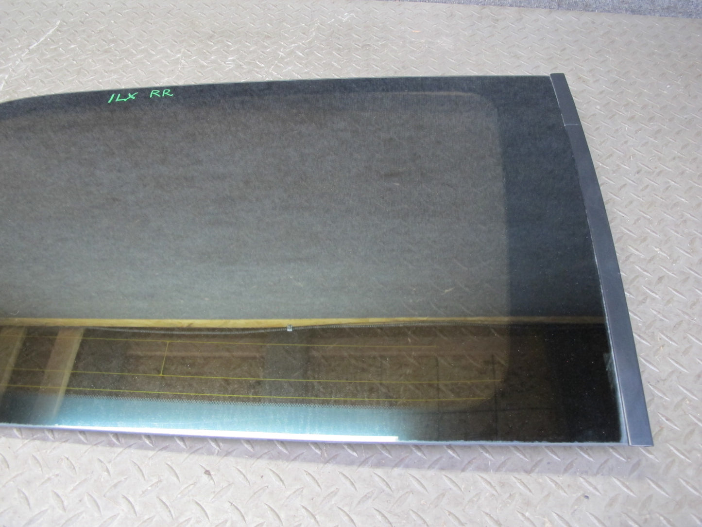 2000-2002 Lexus J100 LX470 Rear Right Pass Side Quarter Glass Window