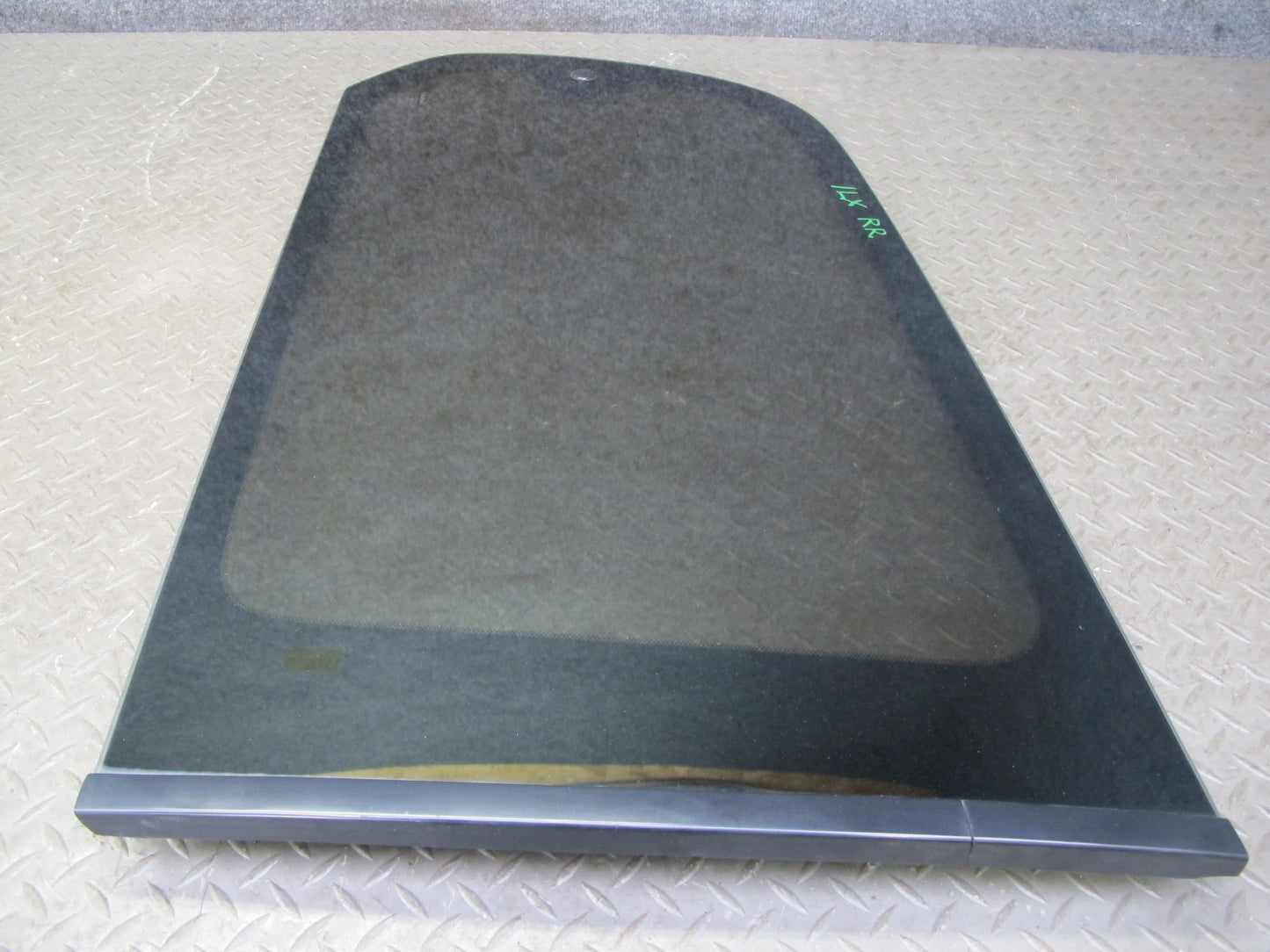 2000-2002 Lexus J100 LX470 Rear Right Pass Side Quarter Glass Window