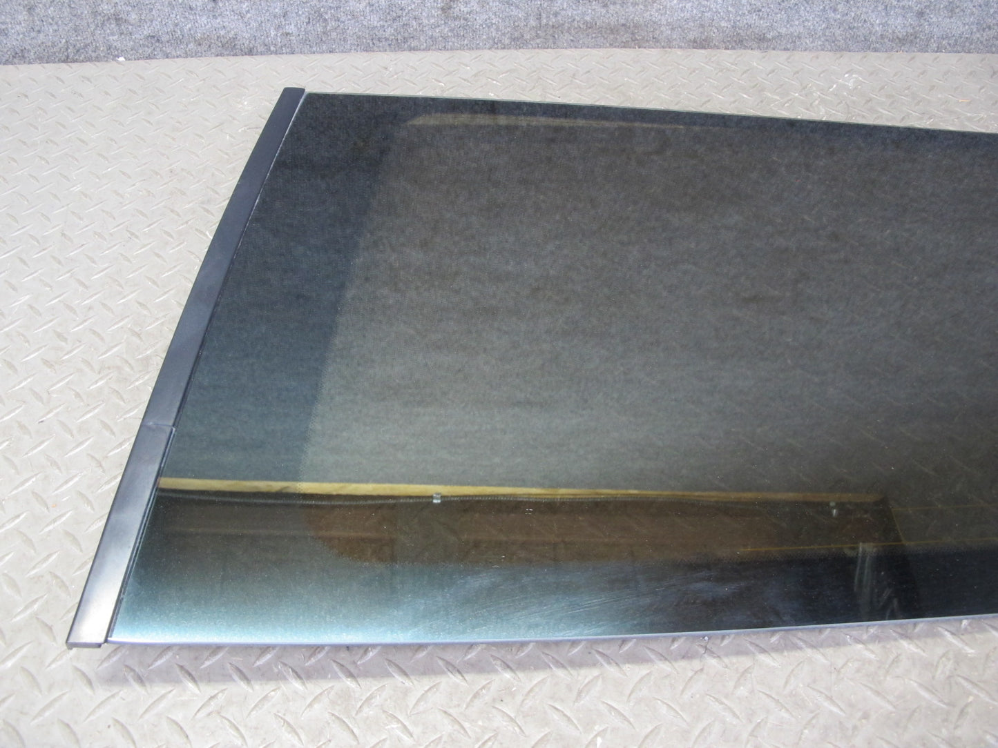 2000-2002 Lexus J100 LX470 Rear Right Pass Side Quarter Glass Window