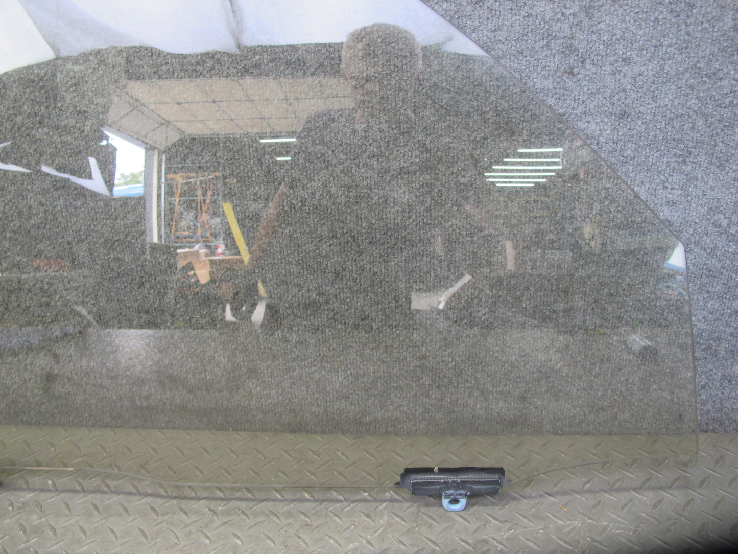 2000-2002 Lexus J100 LX470 Front Right Passenger Side Door Glass Window
