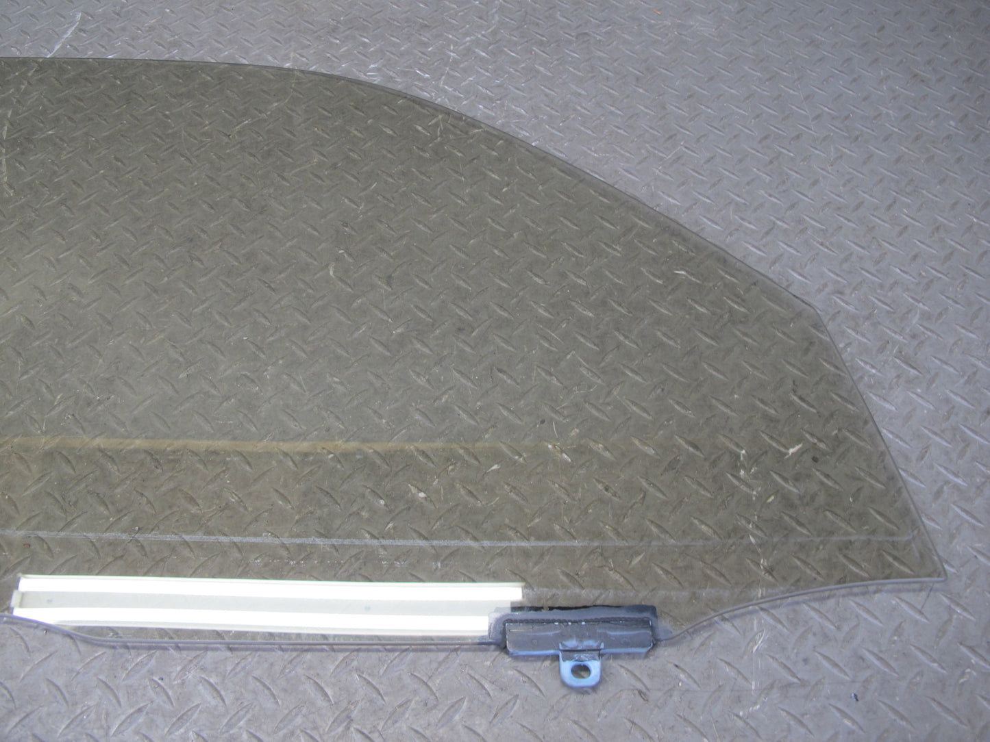 2000-2002 Lexus J100 LX470 Front Right Passenger Side Door Glass Window