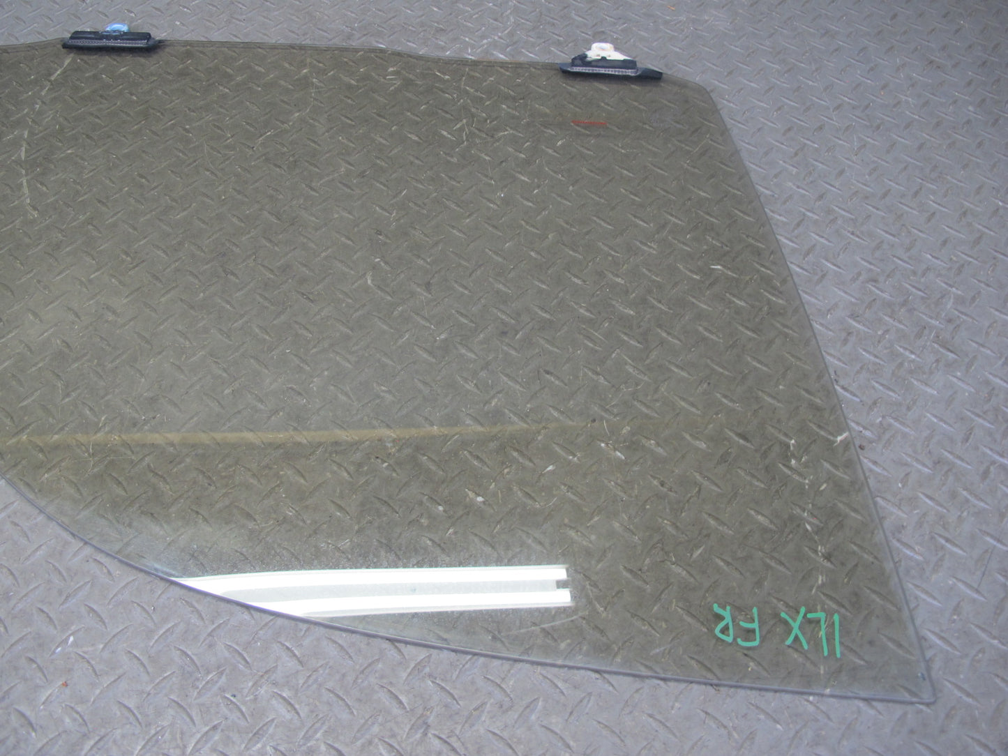 2000-2002 Lexus J100 LX470 Front Right Passenger Side Door Glass Window