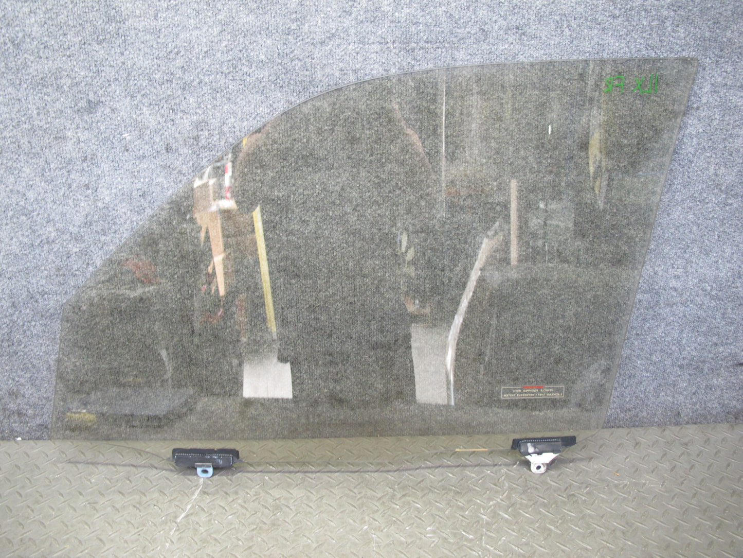 2000-2002 Lexus J100 LX470 Front Right Passenger Side Door Glass Window