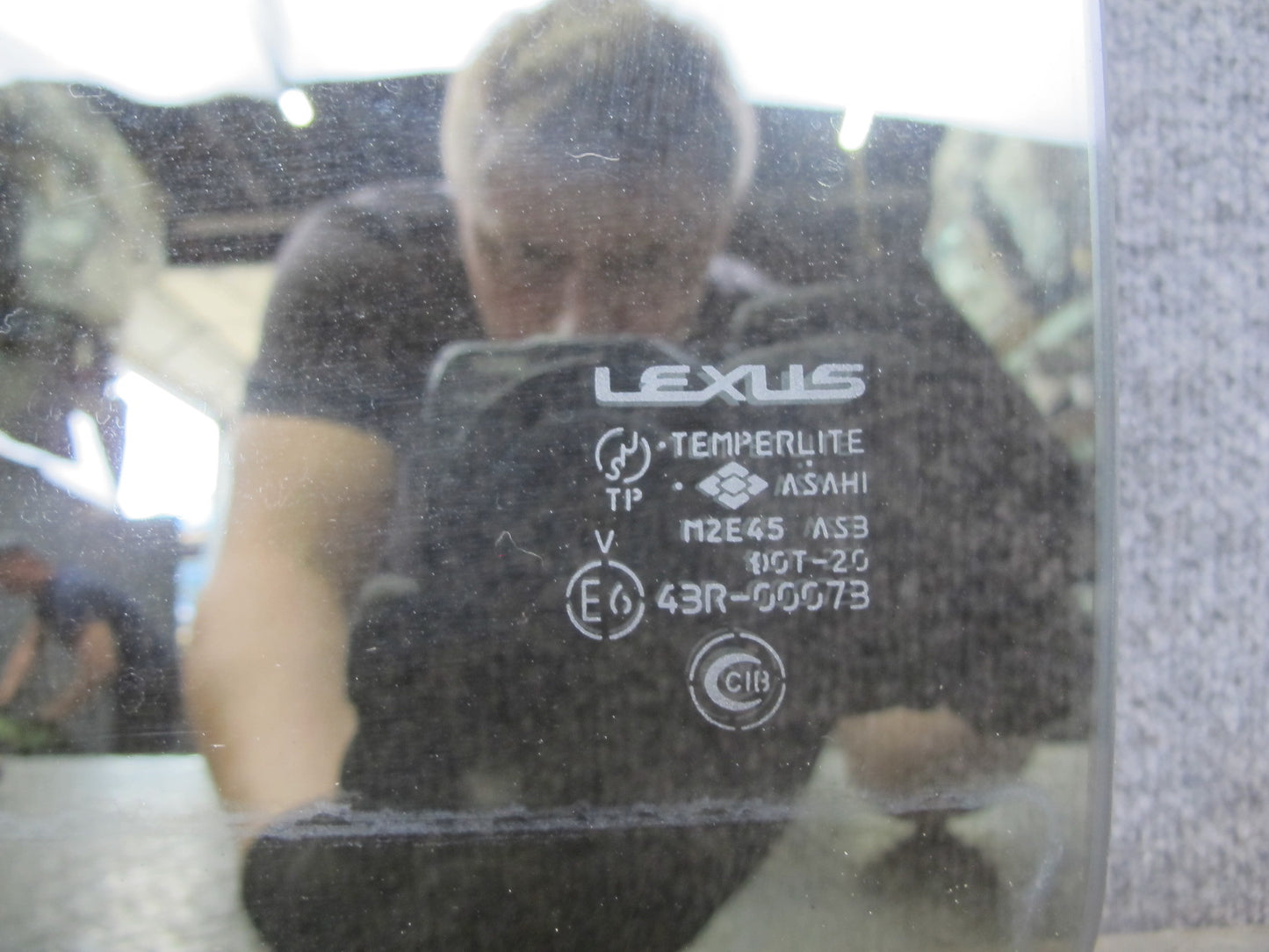 2000-2002 Lexus J100 LX470 Rear Left Driver Side Door Glass Window