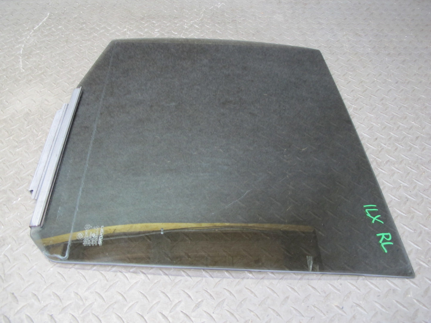 2000-2002 Lexus J100 LX470 Rear Left Driver Side Door Glass Window