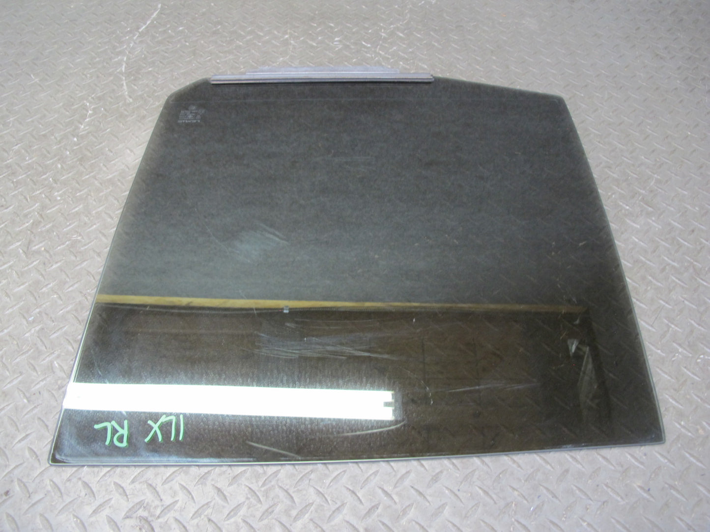 2000-2002 Lexus J100 LX470 Rear Left Driver Side Door Glass Window