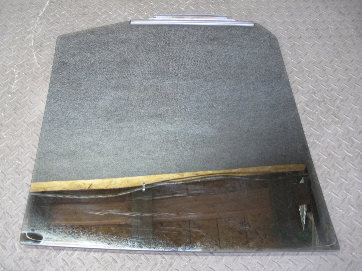 2000-2002 Lexus J100 LX470 Rear Left Driver Side Door Glass Window