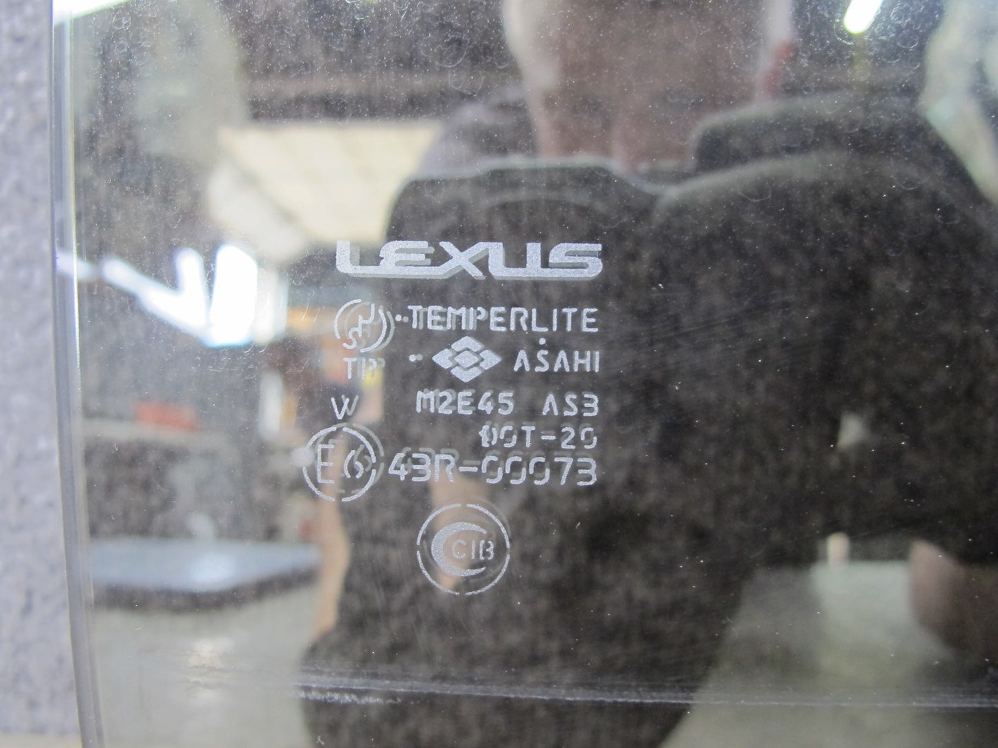 2000-2002 Lexus J100 LX470 Rear Right Passenger Side Door Glass Window
